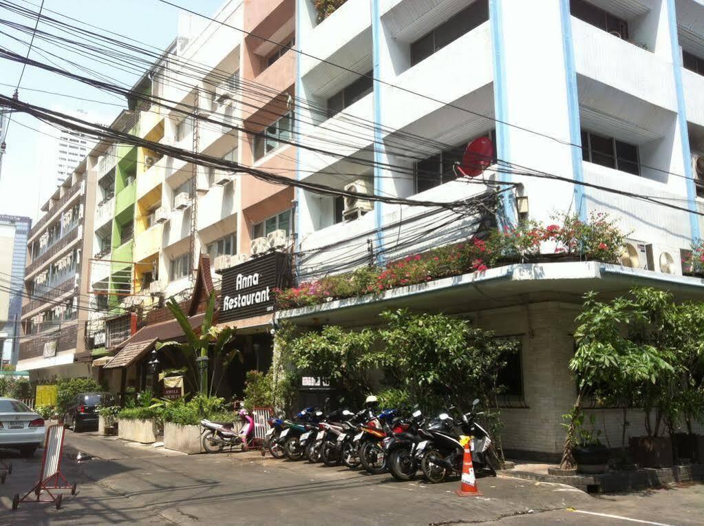 Smile Society Hostel Bangkok Exterior photo